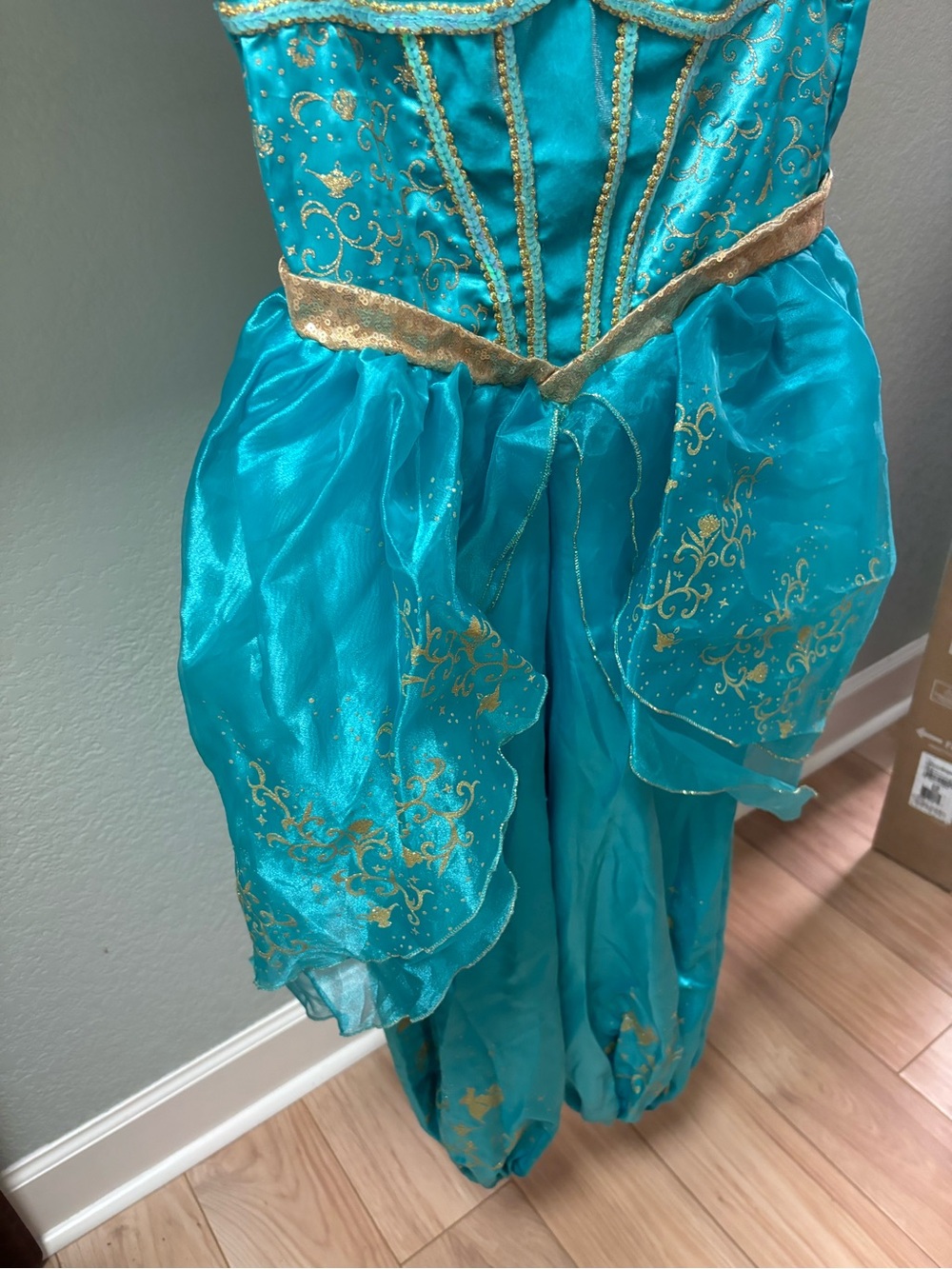 Disney’s Aladdin Girls Jasmine Costume in size 7-8 - Picture 4 of 5